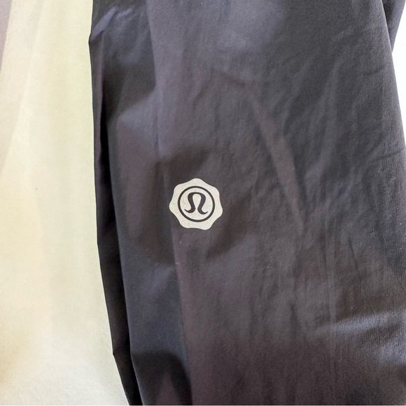 Lululemon Active * SEAWHEEZE * Jacket Medium - Color Code HBRM - NWT - Picture 4 of 12